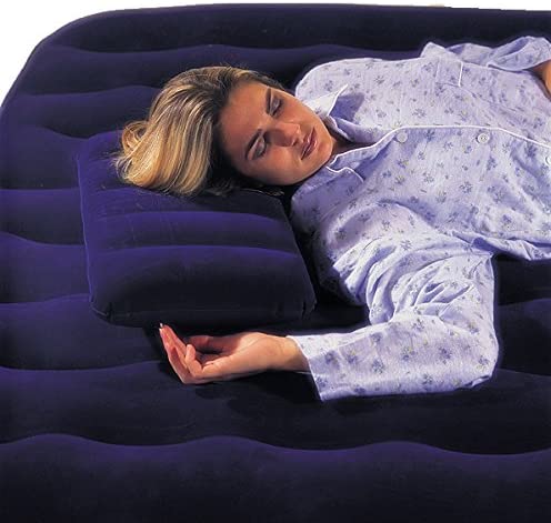 Descubre esta almohada inflable capaz de eliminar la hinchazón y mejorar la  circulación