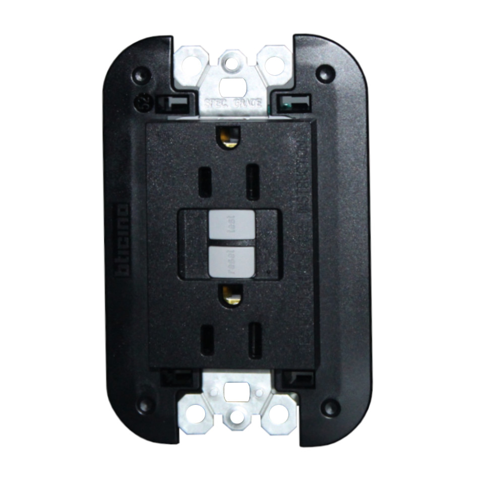 Toma Duplex Gfci Tr 15a 3m Color Negro